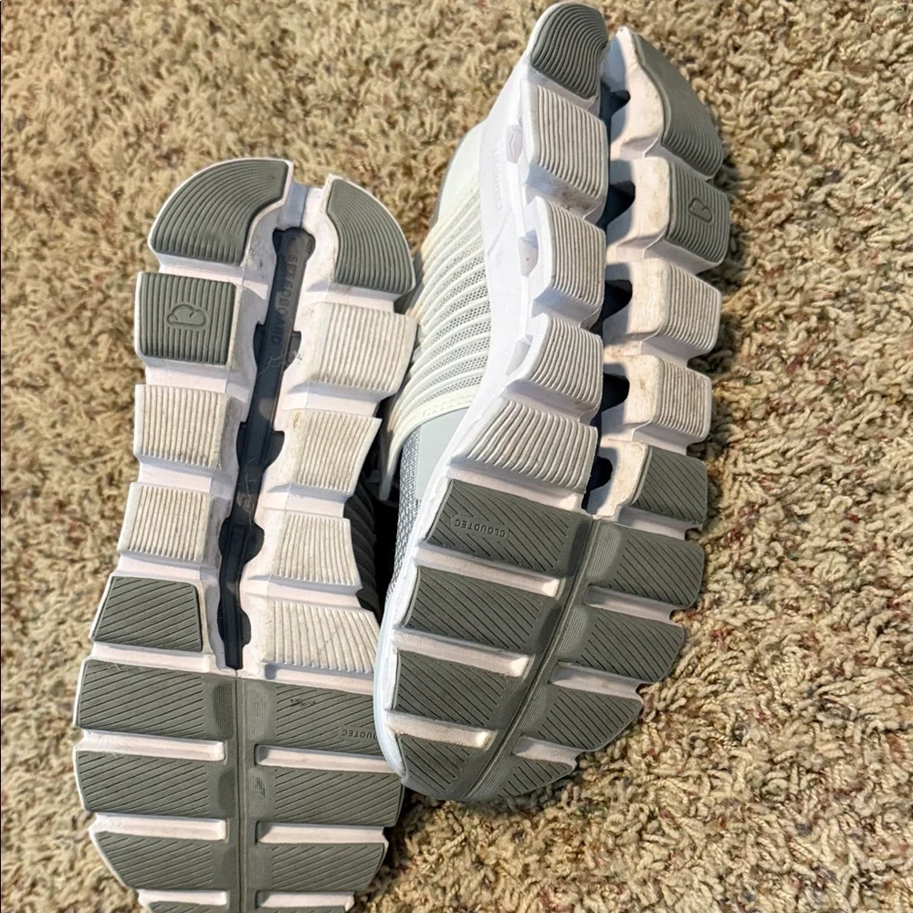 ON Running Womens Cloudswift size 8.5 Gray Athletic Shoes - Picture 3 of 5
